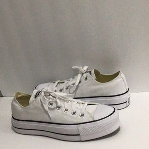 Converse Chuck Taylor all star low platform white Size 8